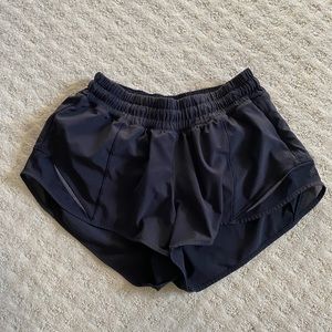 Lululemon hotty hot shorts black 2.5 size 4 EUC